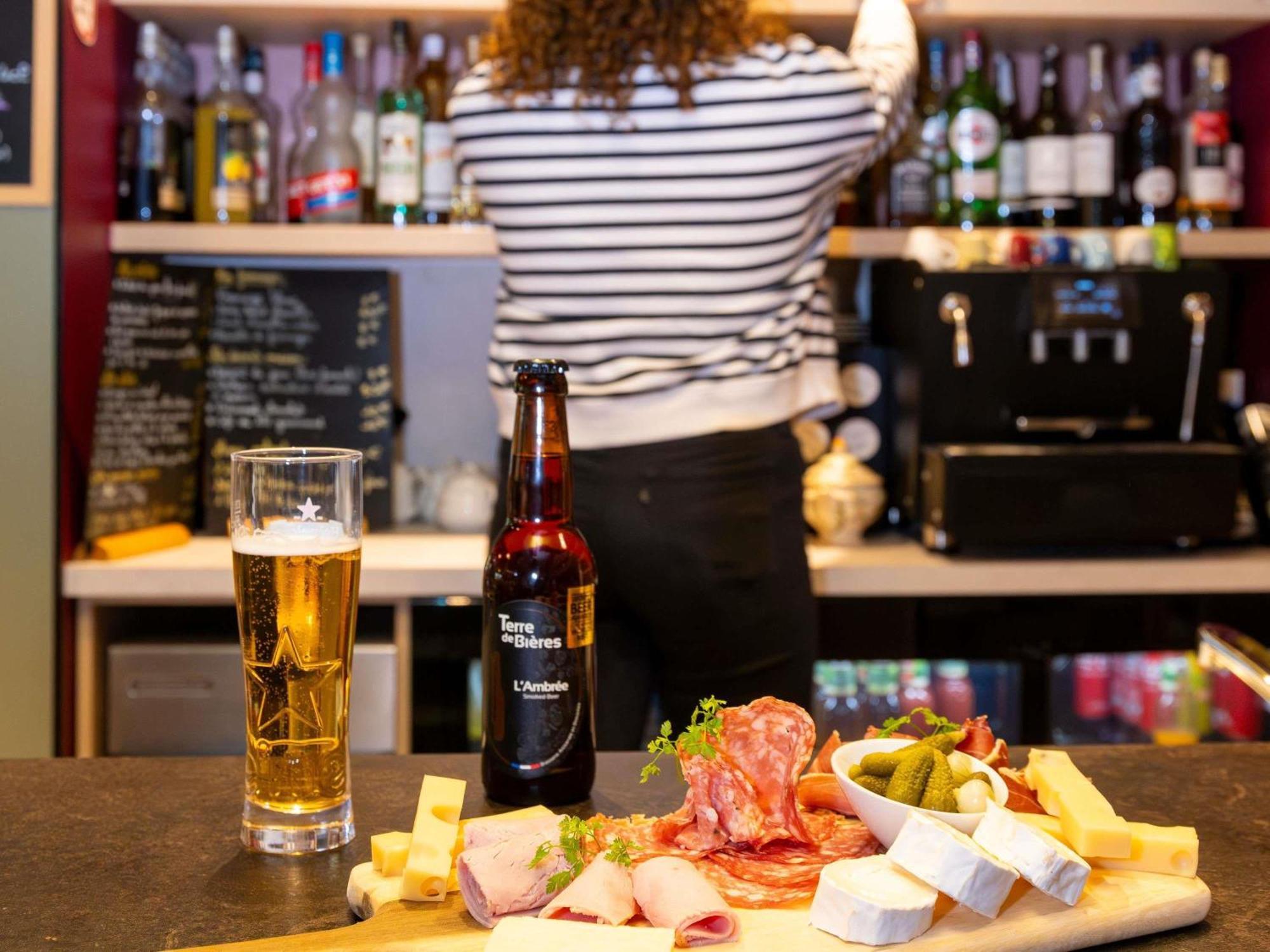 Greet Hotel Massieux Lyon Nord Экстерьер фото